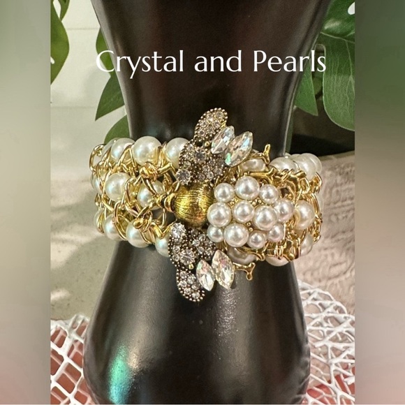 Luxury Handmade Crystal Pearl Bee Statement Bracelet - Picture 7 of 7